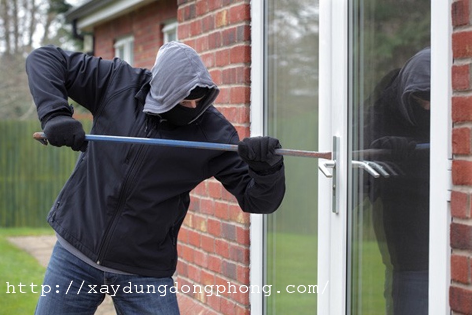 Cửa kính cường lực chống trộm bảo vệ an toàn cho ngôi nhà của bạn