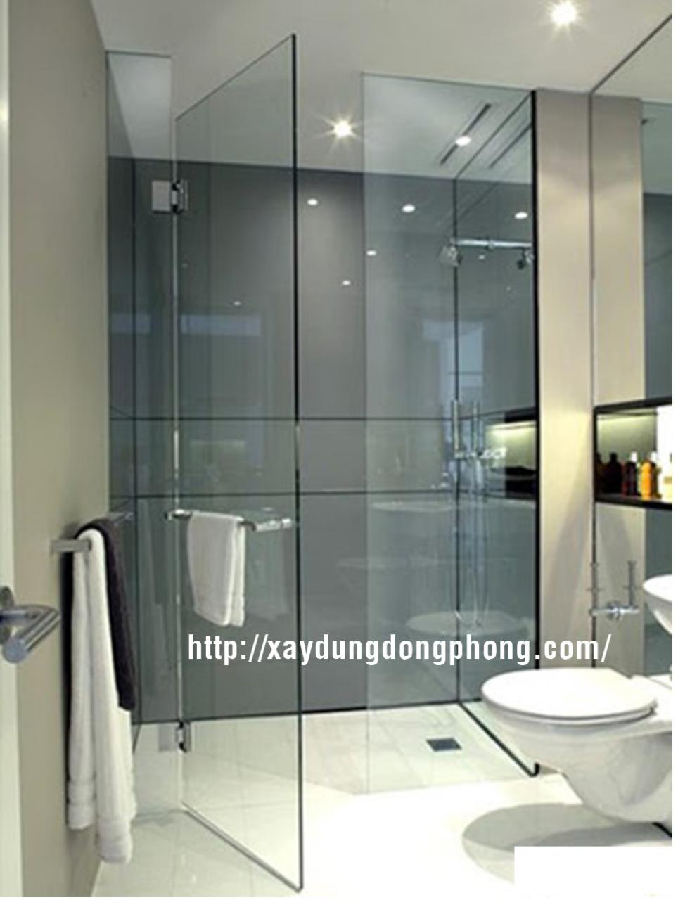 Phòng tắm kính cường lực mở hai chiều mang đến không gian thoải mái
